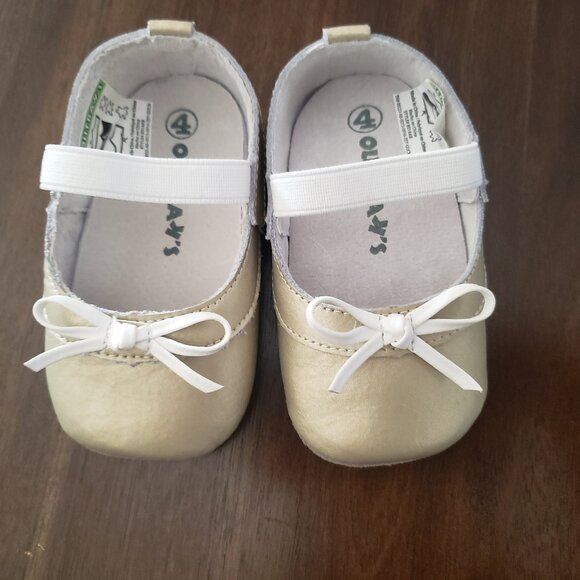 Out Baks baby  gold shoes size 4 - Picture 1 of 4